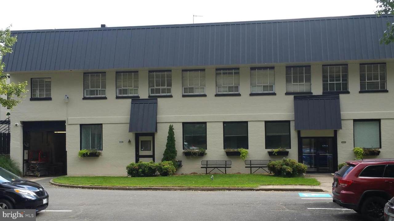 210 21ST Street - Photo 1
