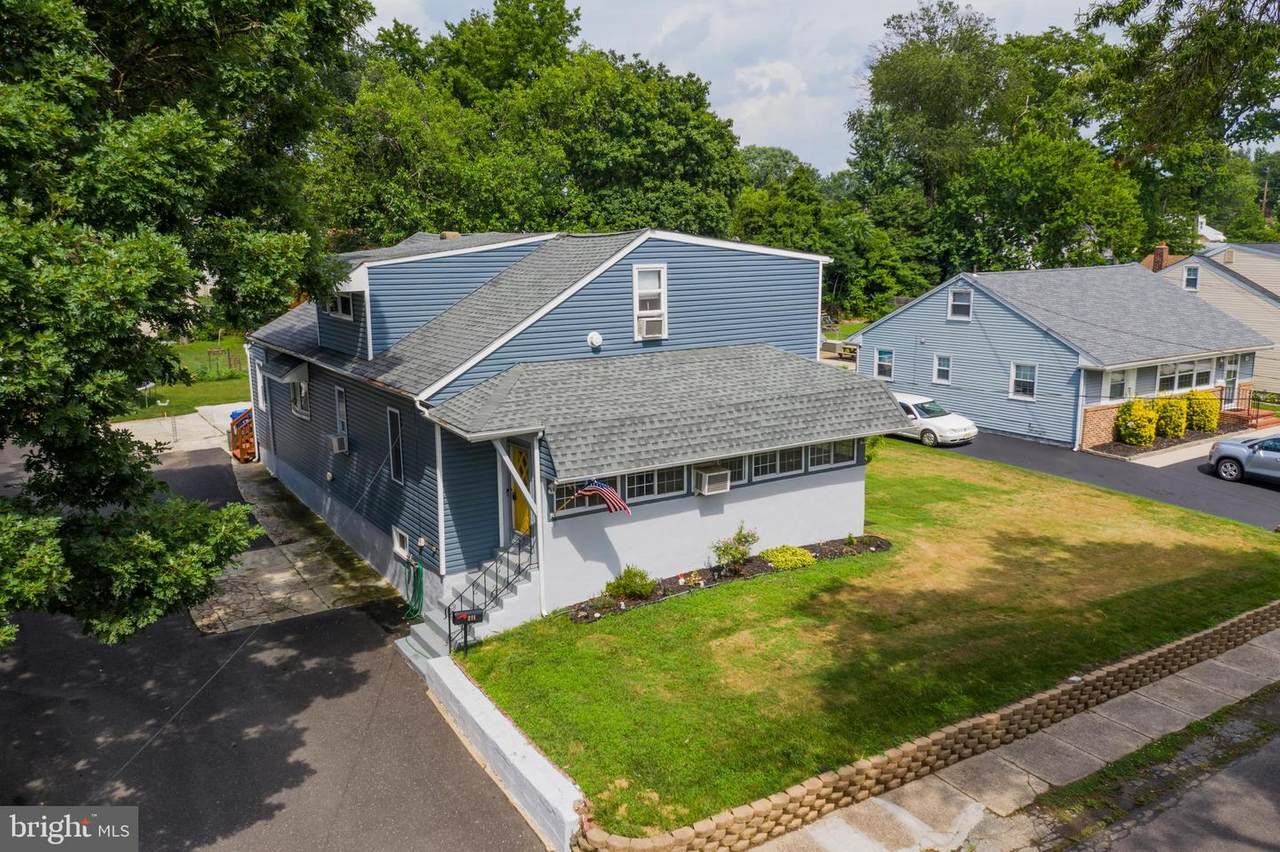 211 Elm Avenue - Photo 1