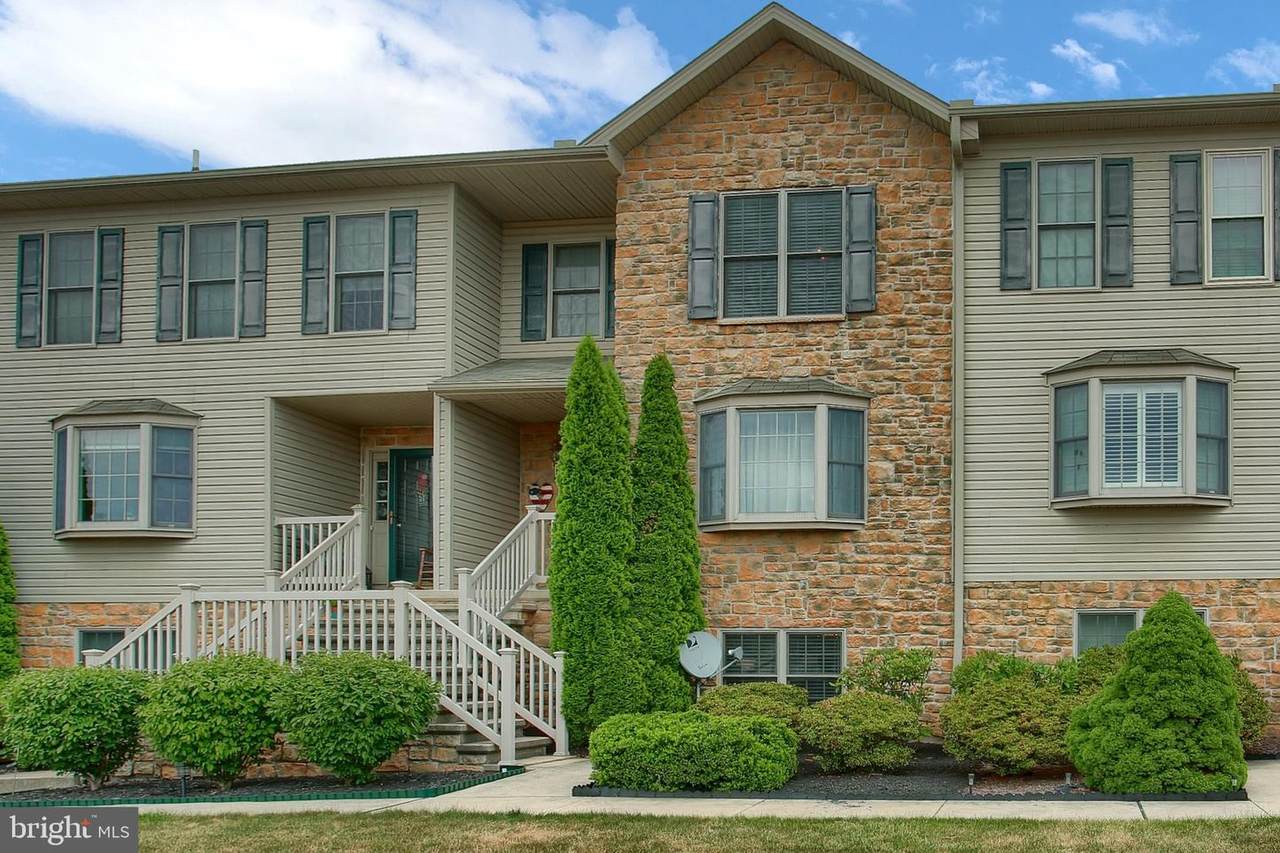 989 Woodridge Drive - Photo 1