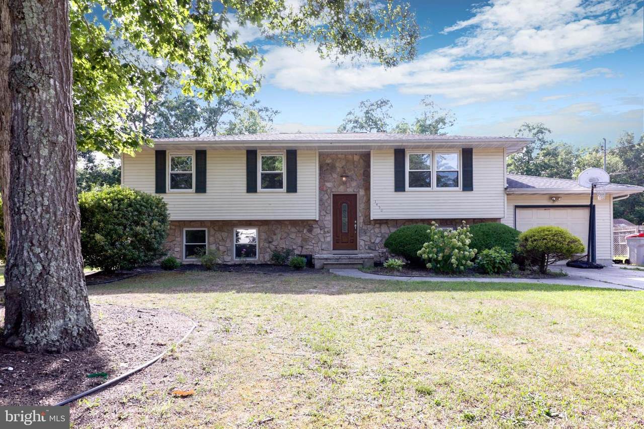 1450 Venezia Avenue - Photo 1