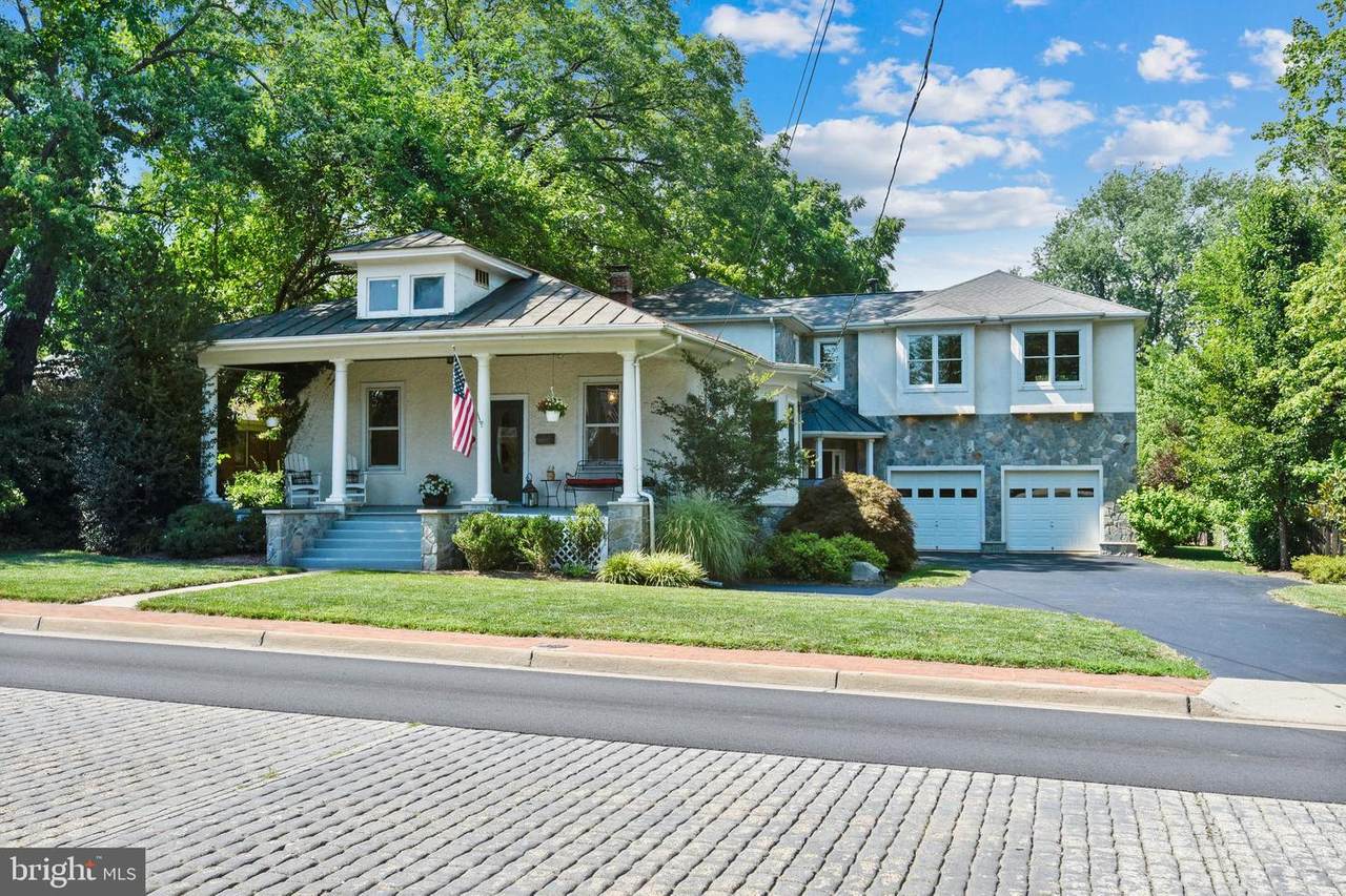 840 Elden Street - Photo 1