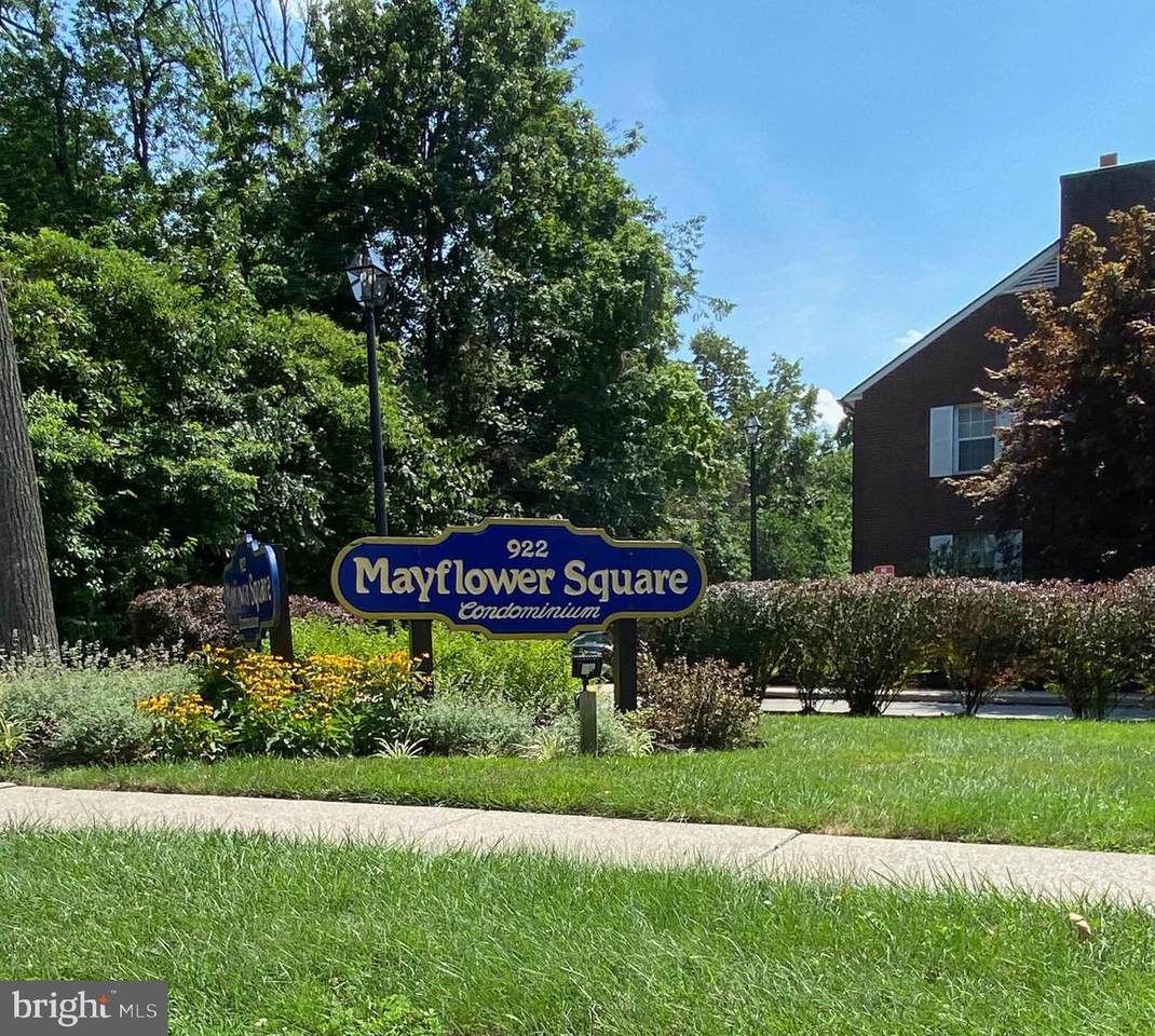 922 Montgomery Avenue - Photo 1