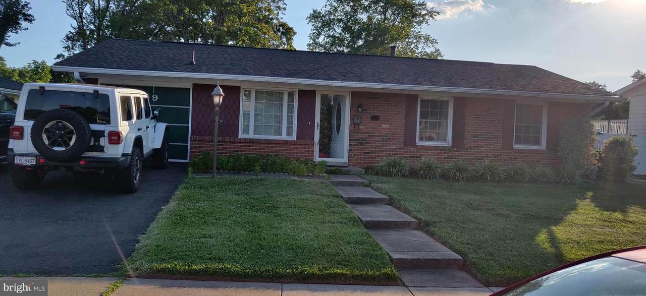 809 Maple Avenue - Photo 1