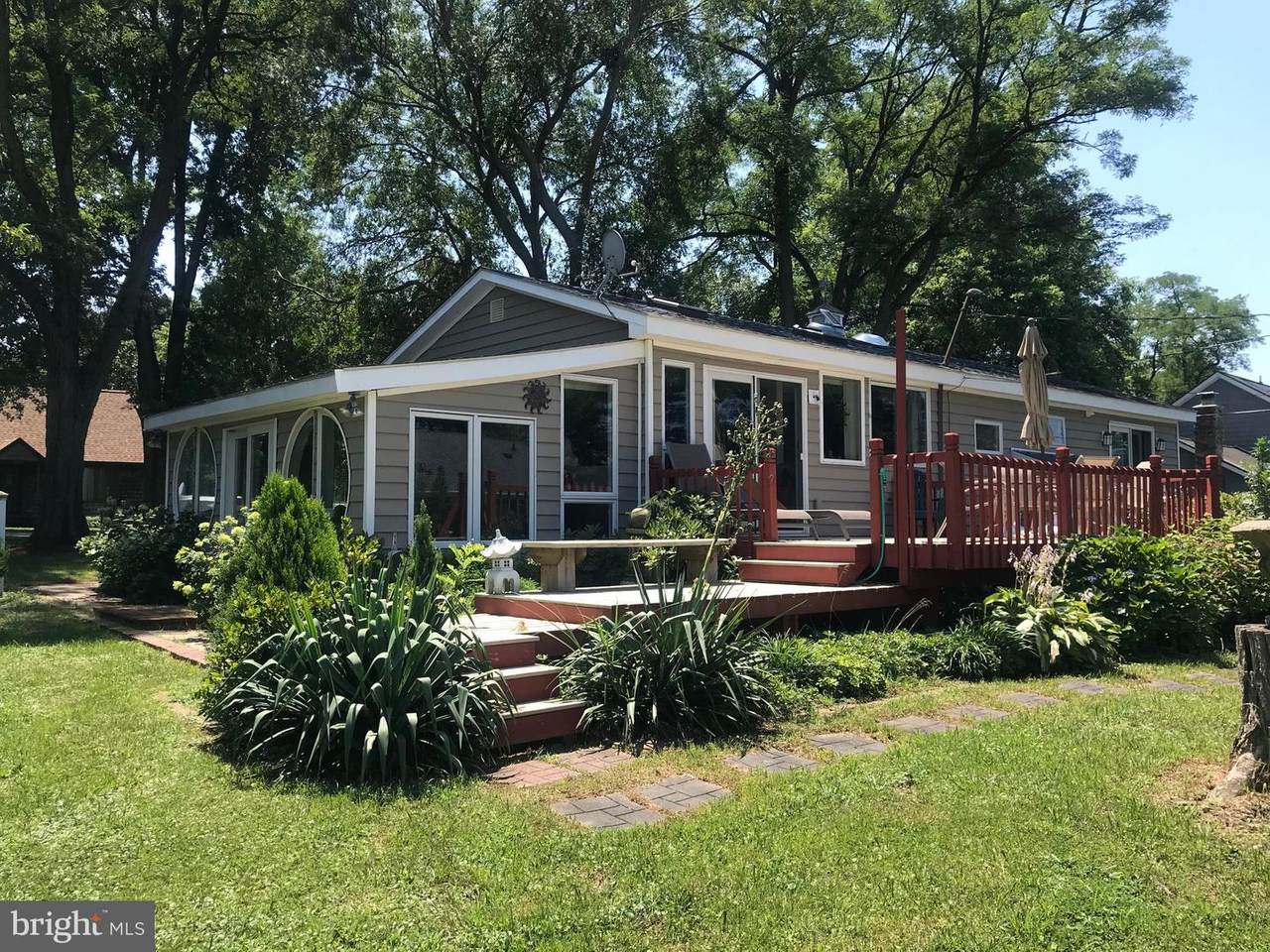 9190 Bayview Avenue - Photo 1
