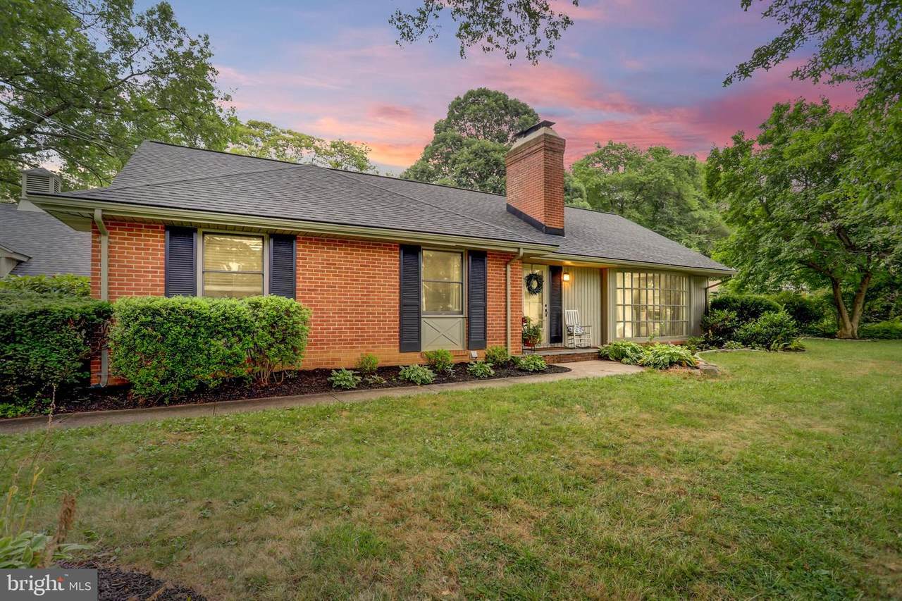 307 Lakeside Drive - Photo 1
