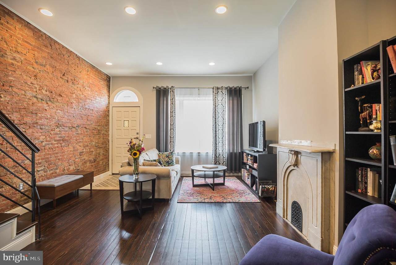 858 Thompson Street - Photo 1