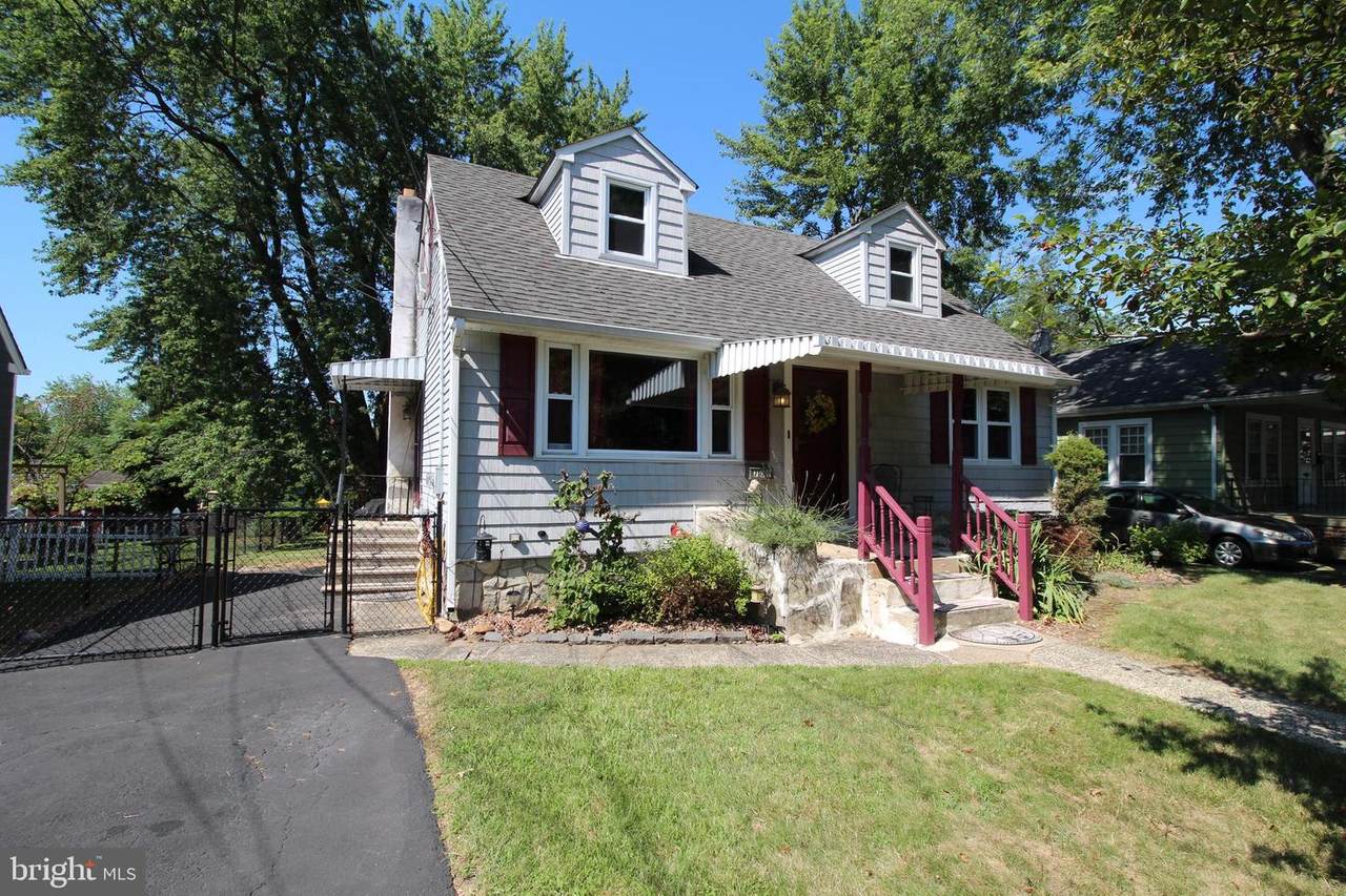709 Trumbull Avenue - Photo 1