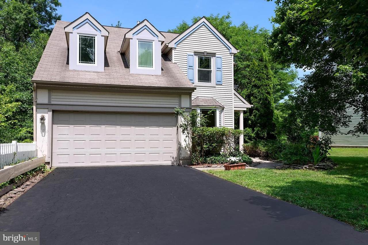 72 Harvard Circle - Photo 1