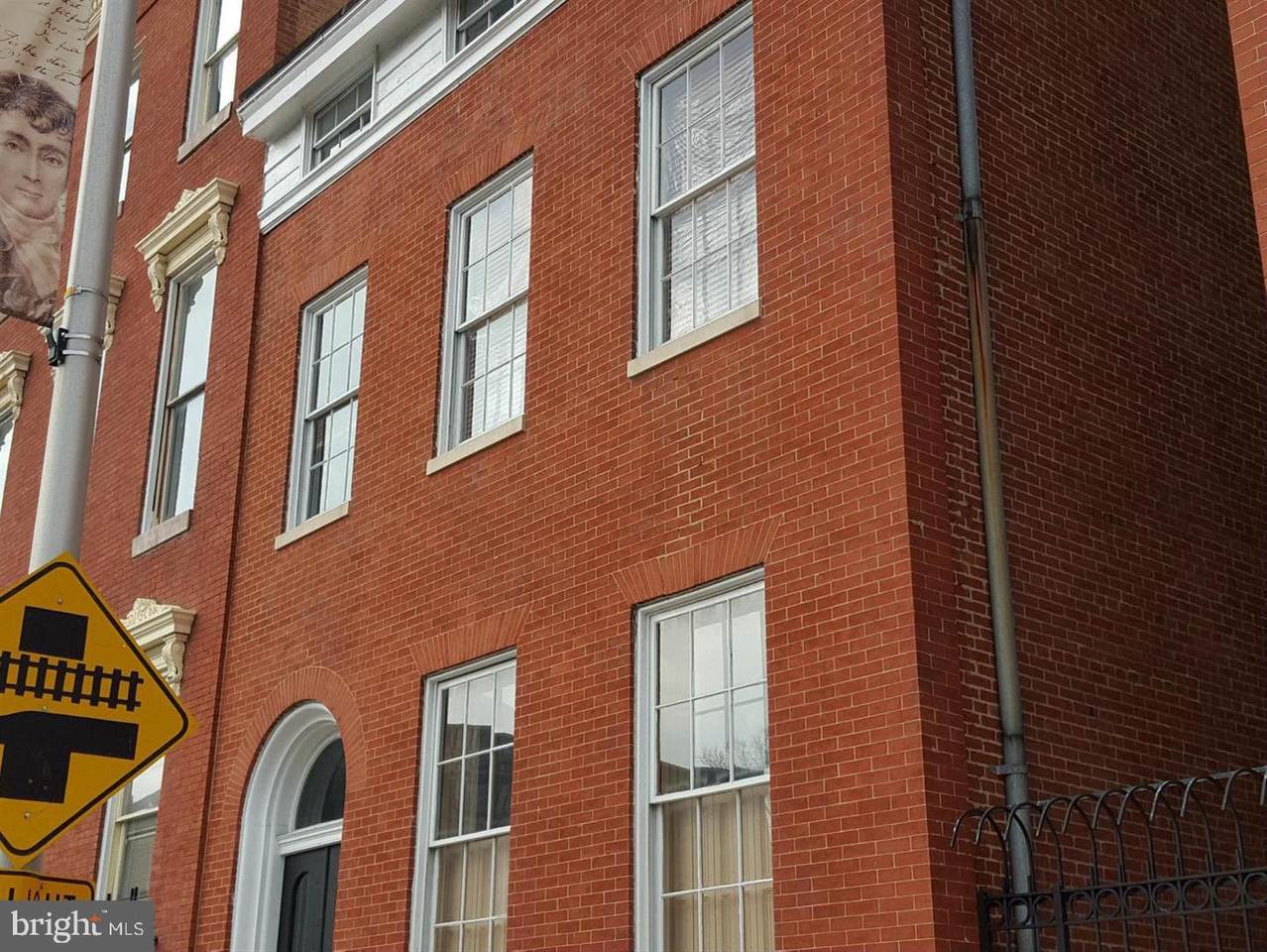 216 Monument Street - Photo 1