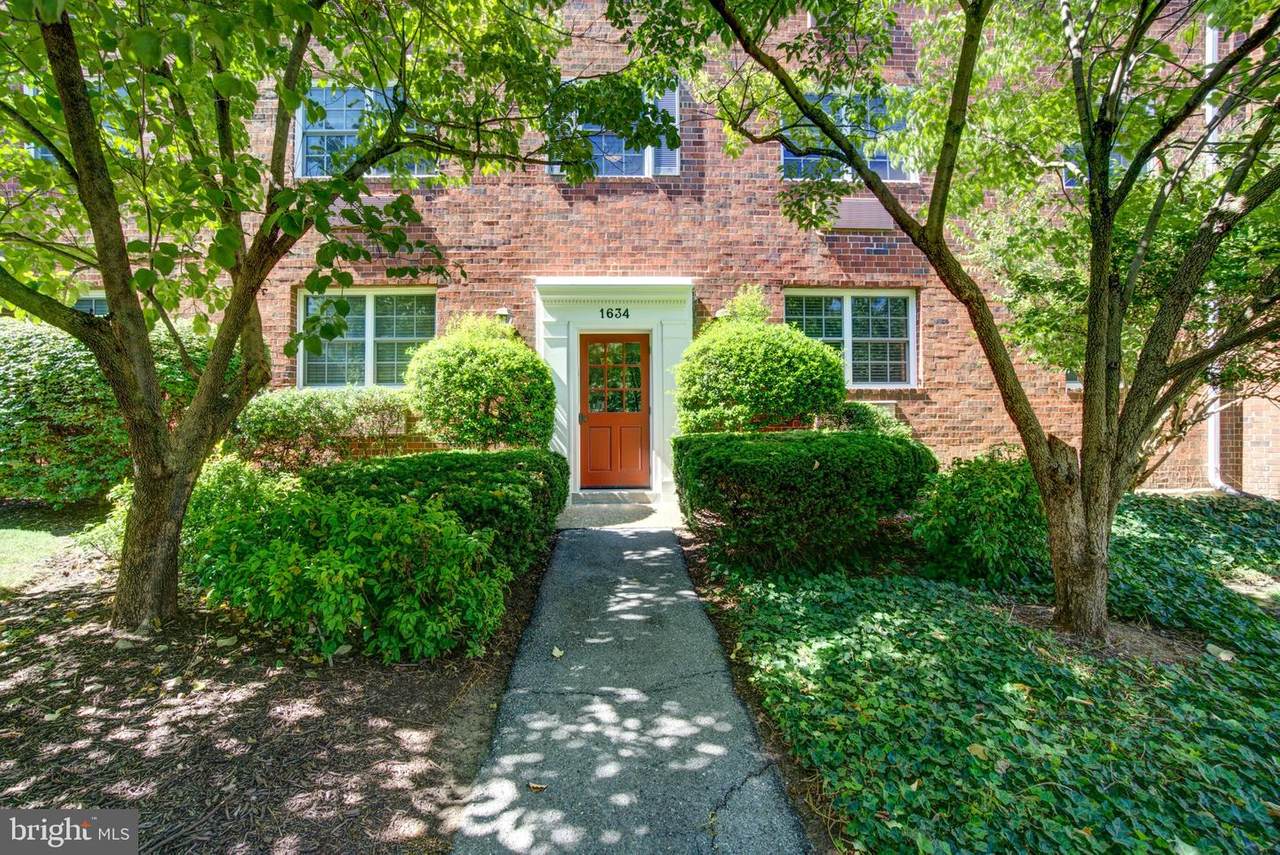 1634 Abingdon Drive - Photo 1