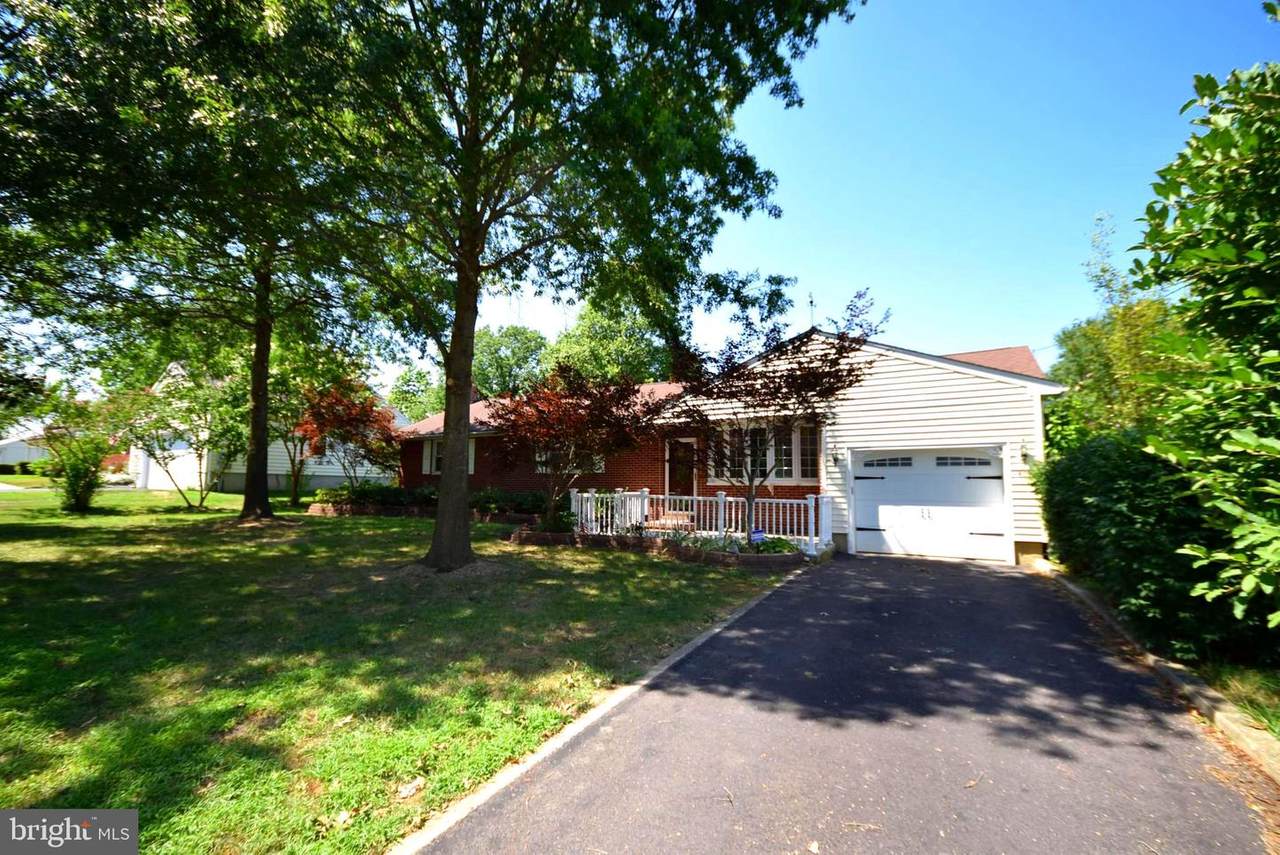 419 Oak Avenue - Photo 1