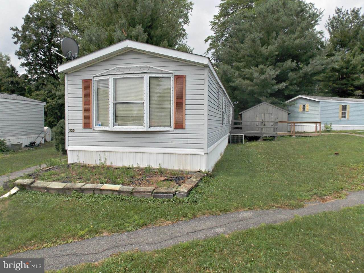 320 Hampshire Avenue - Photo 1