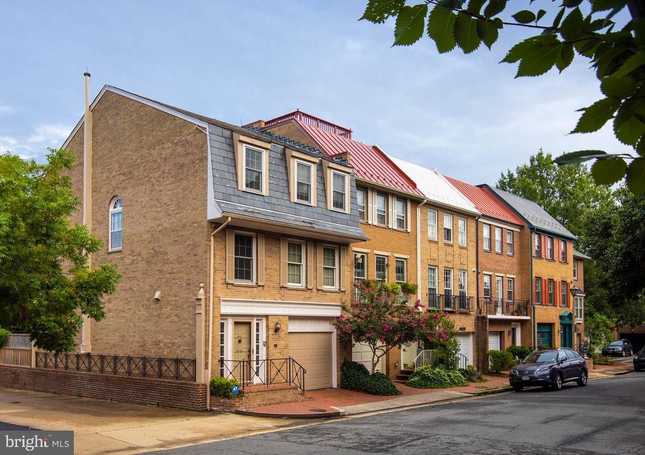 411 Lee Street - Photo 1