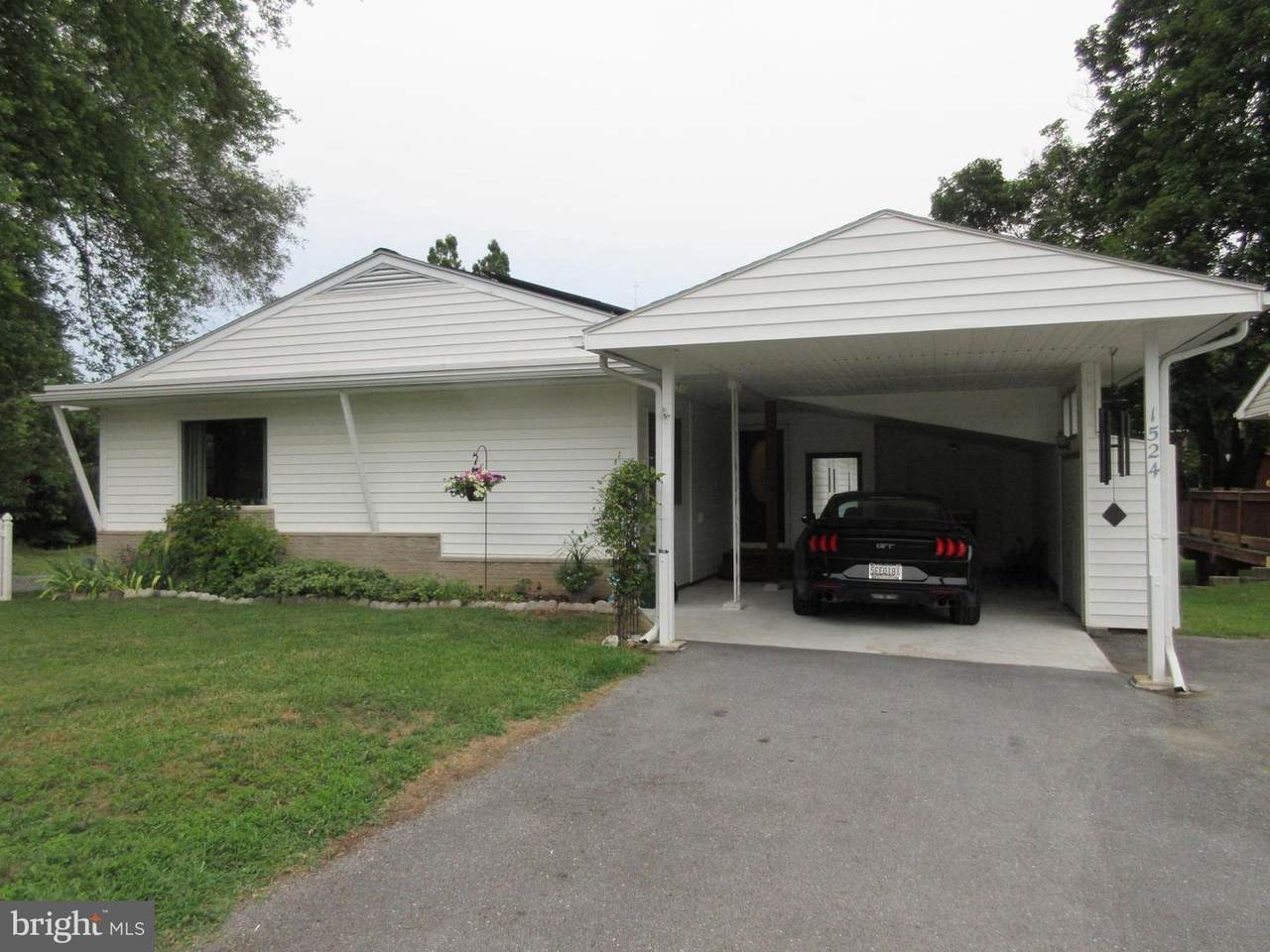 1524 Crest View Avenue - Photo 1