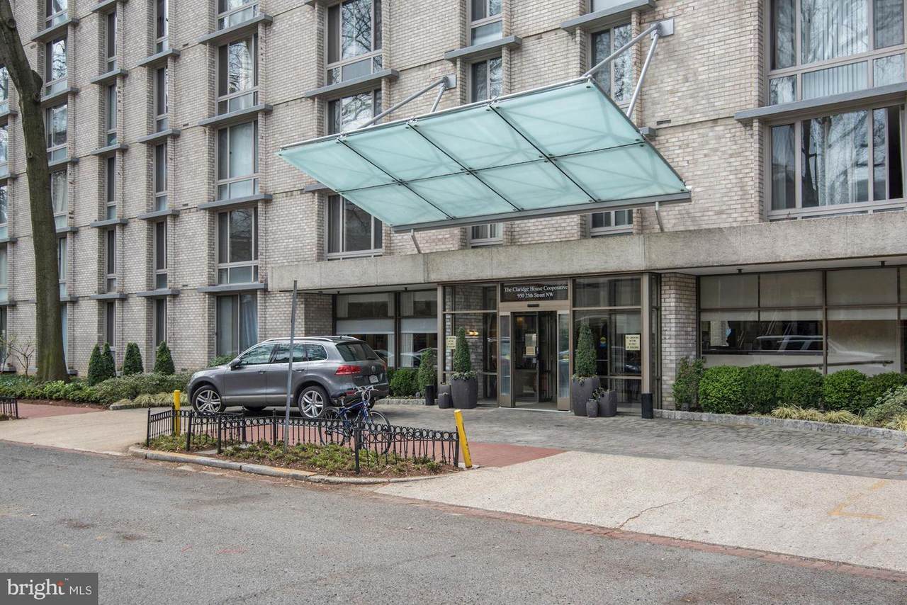 950 25TH Street - Photo 1