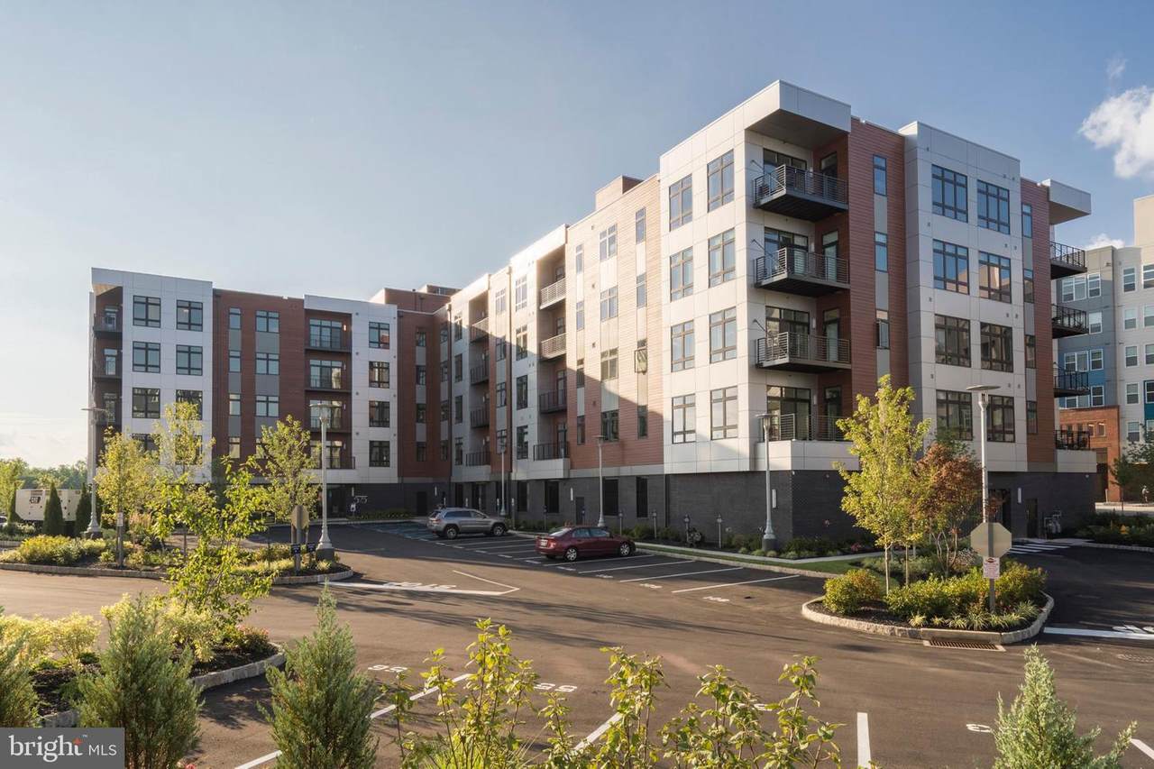 575 Goddard Boulevard - Photo 1