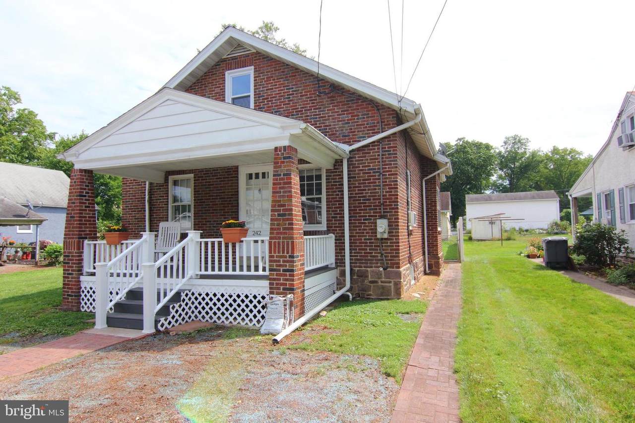 242 Henry Street - Photo 1