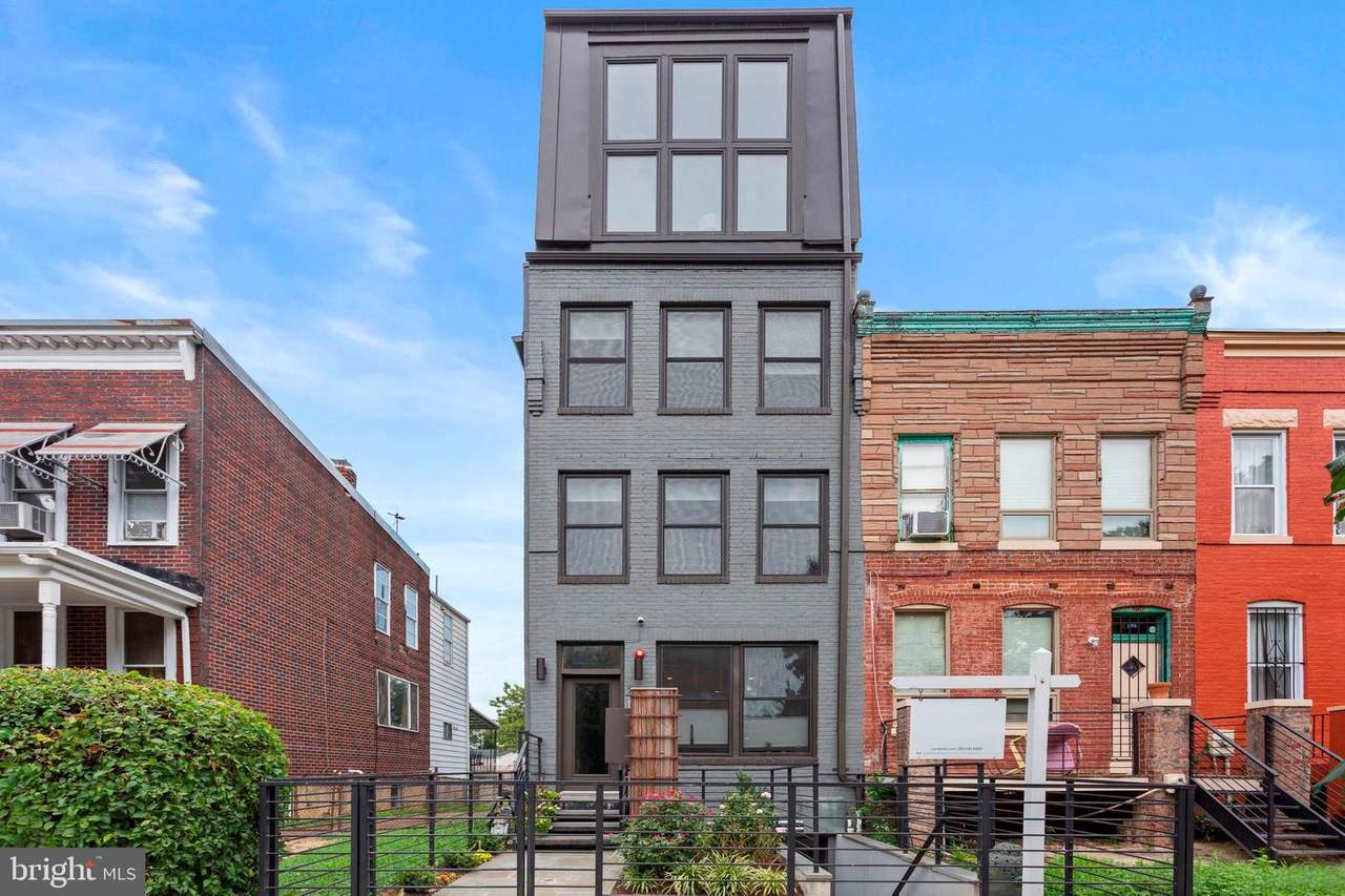 254 15TH Street - Photo 1