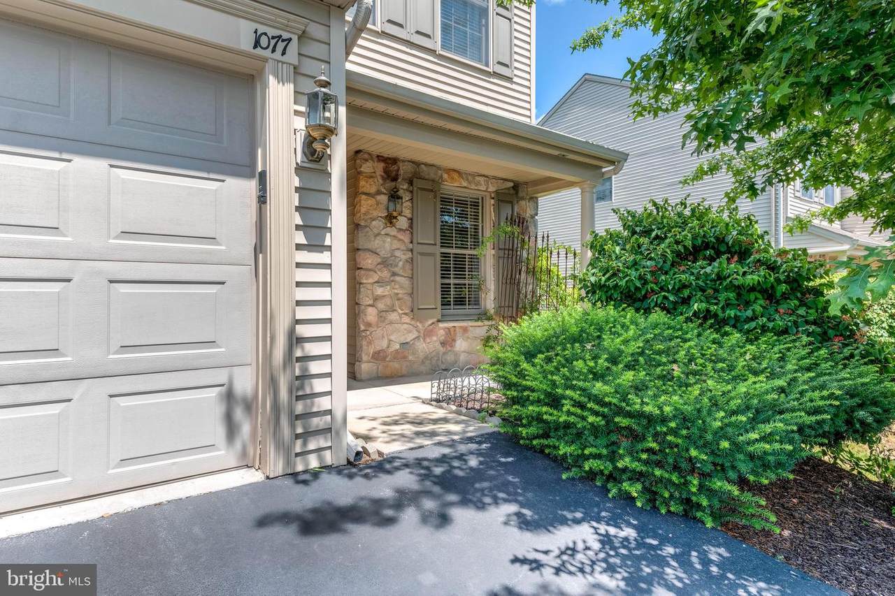 1077 Pebble Court - Photo 1