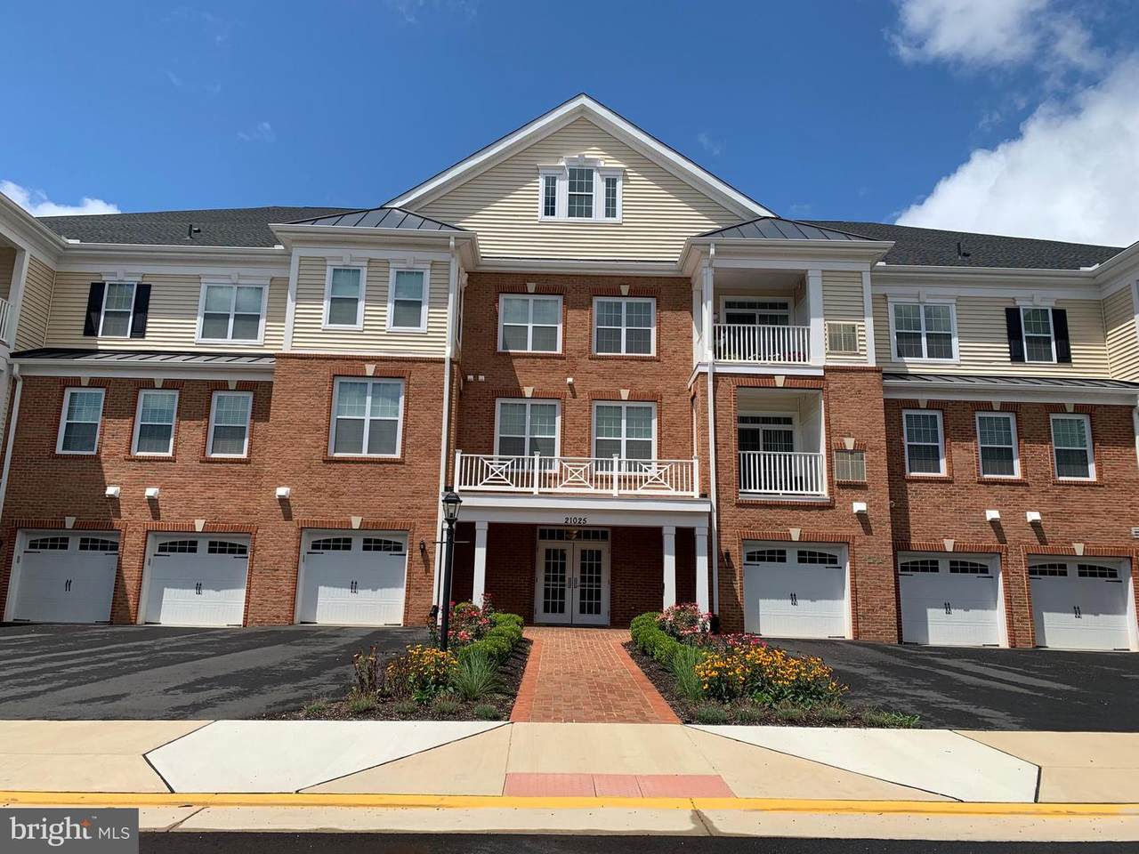 21025 Rocky Knoll Square - Photo 1