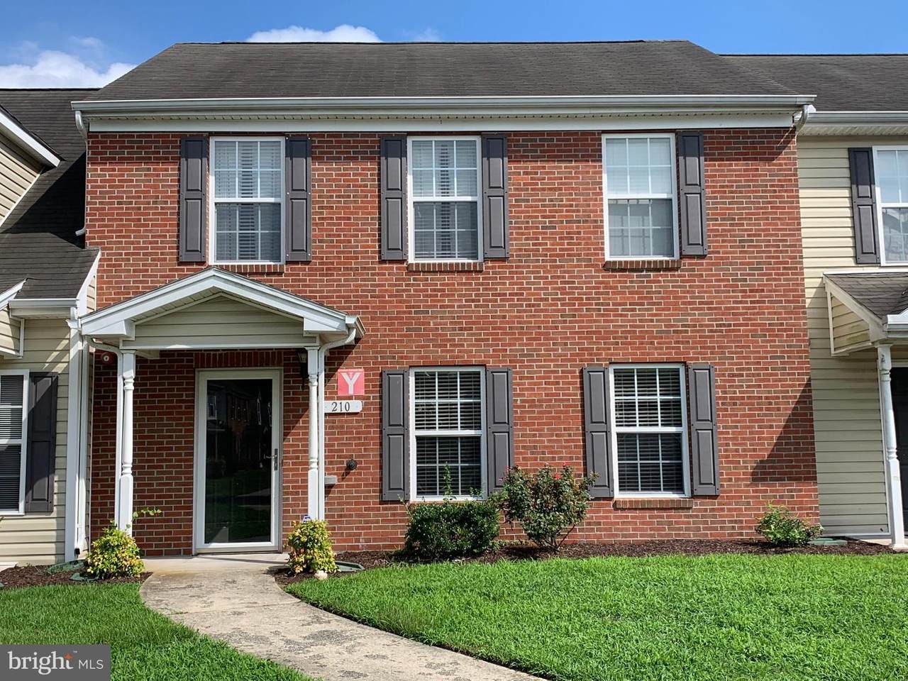 210 Carsons Court - Photo 1