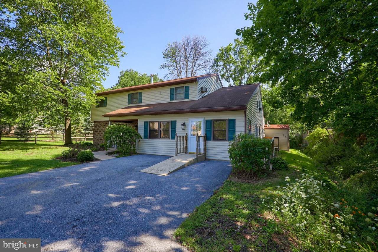 407 Montgomery Avenue - Photo 1
