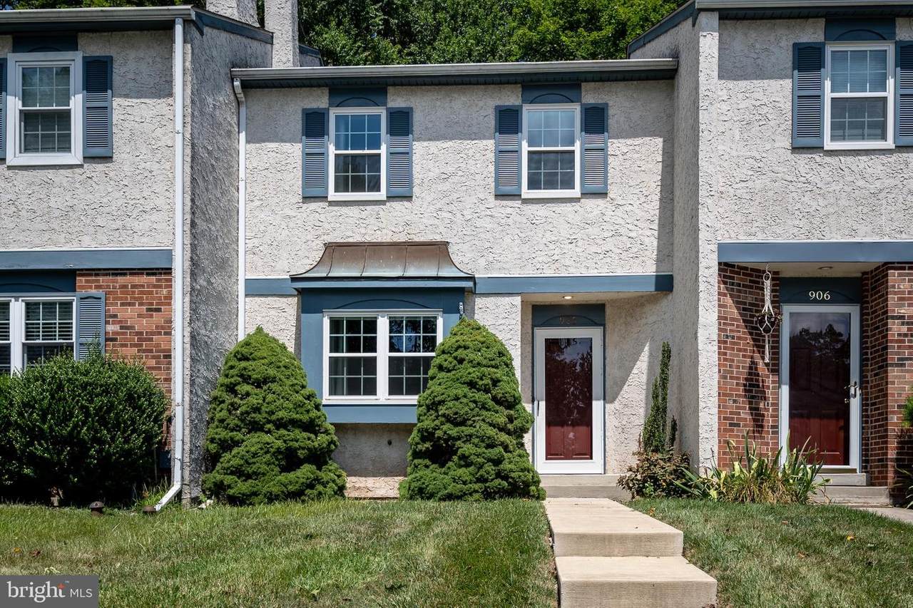 905 Debbie Lane - Photo 1
