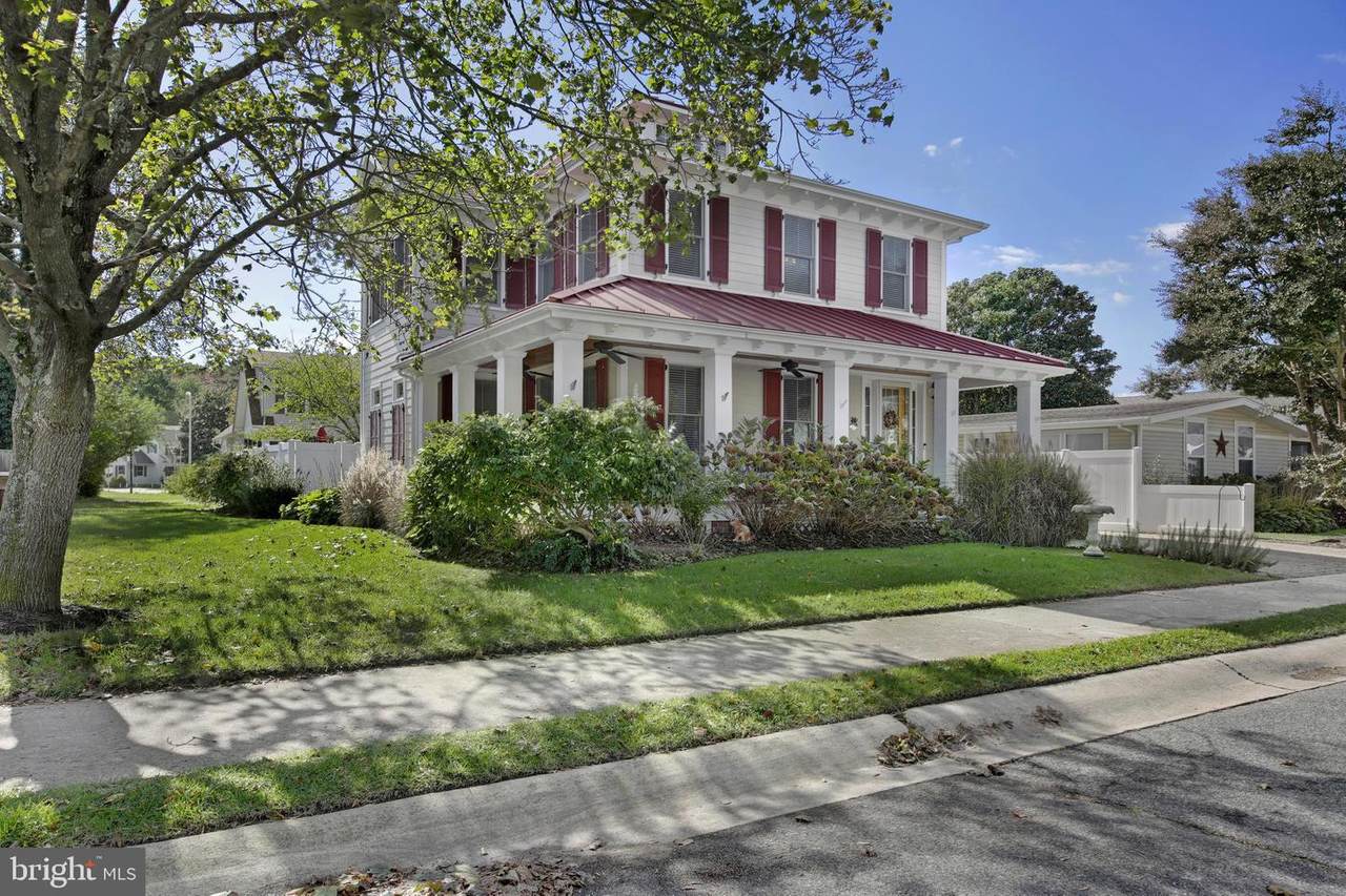 318 Laurel Street - Photo 1