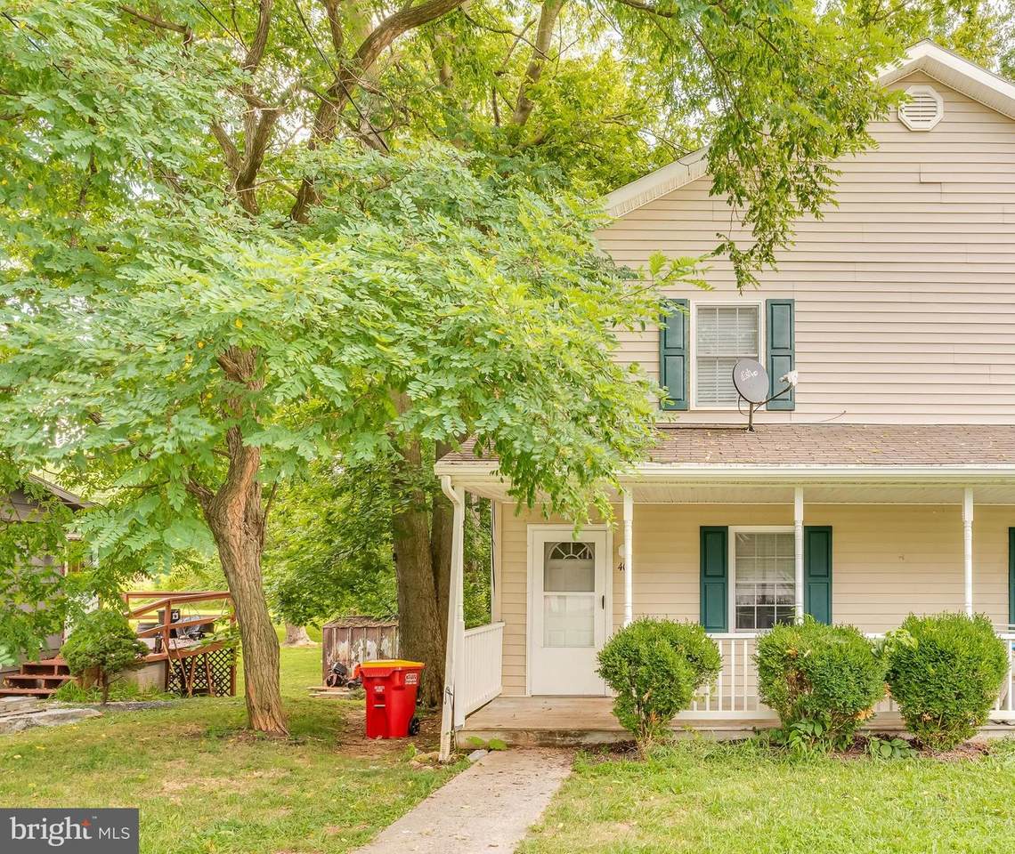 402 Burns Street - Photo 1