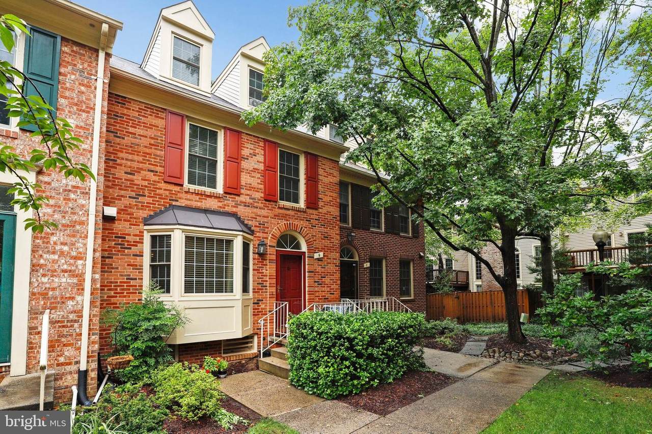 9 Englishman Court - Photo 1