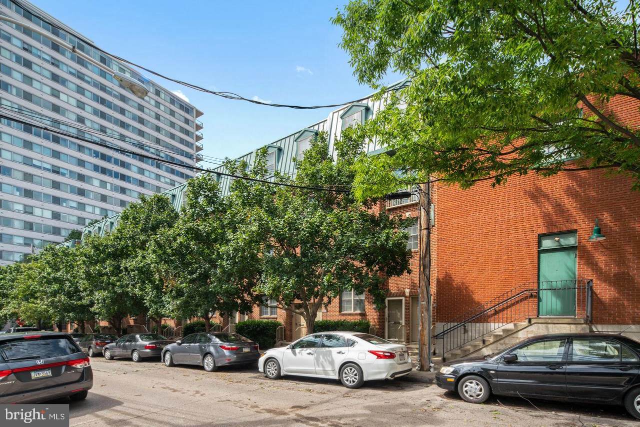 2337 Wallace Street - Photo 1