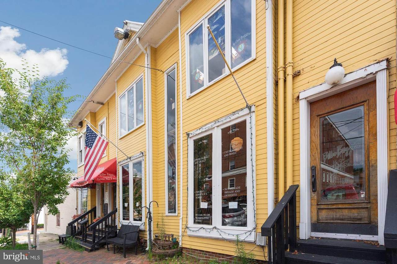 208 Queen Street - Photo 1