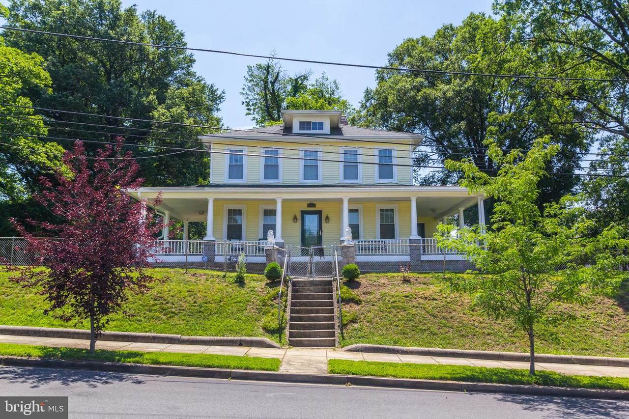913 55TH Street - Photo 1