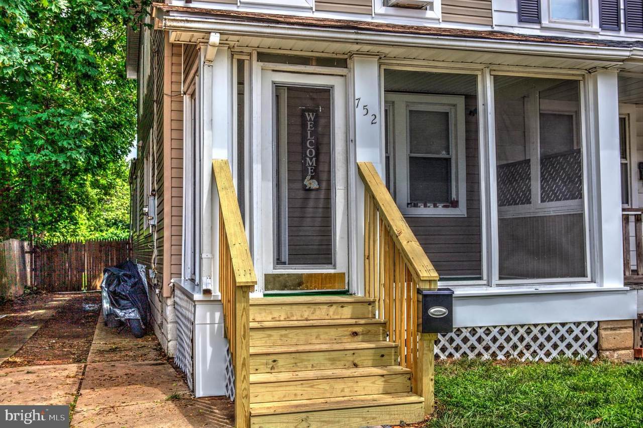 752 Trumbull Avenue - Photo 1