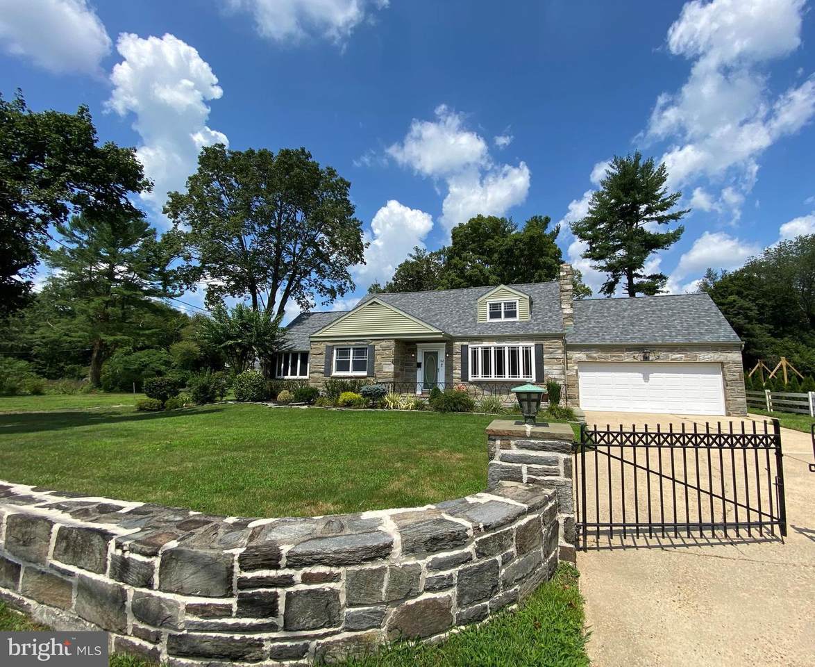 32 Gardens Avenue - Photo 1