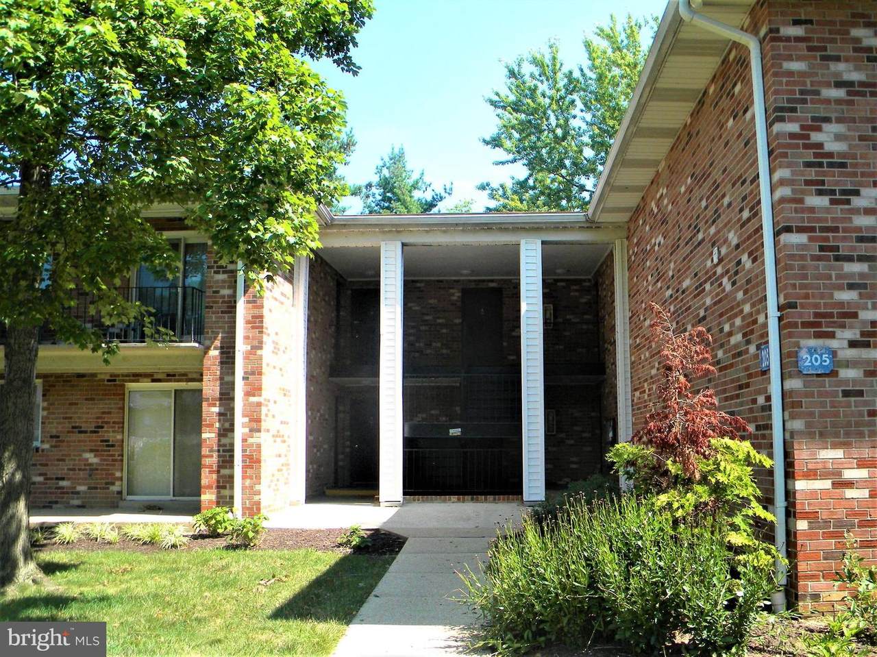 205 Victor Parkway - Photo 1