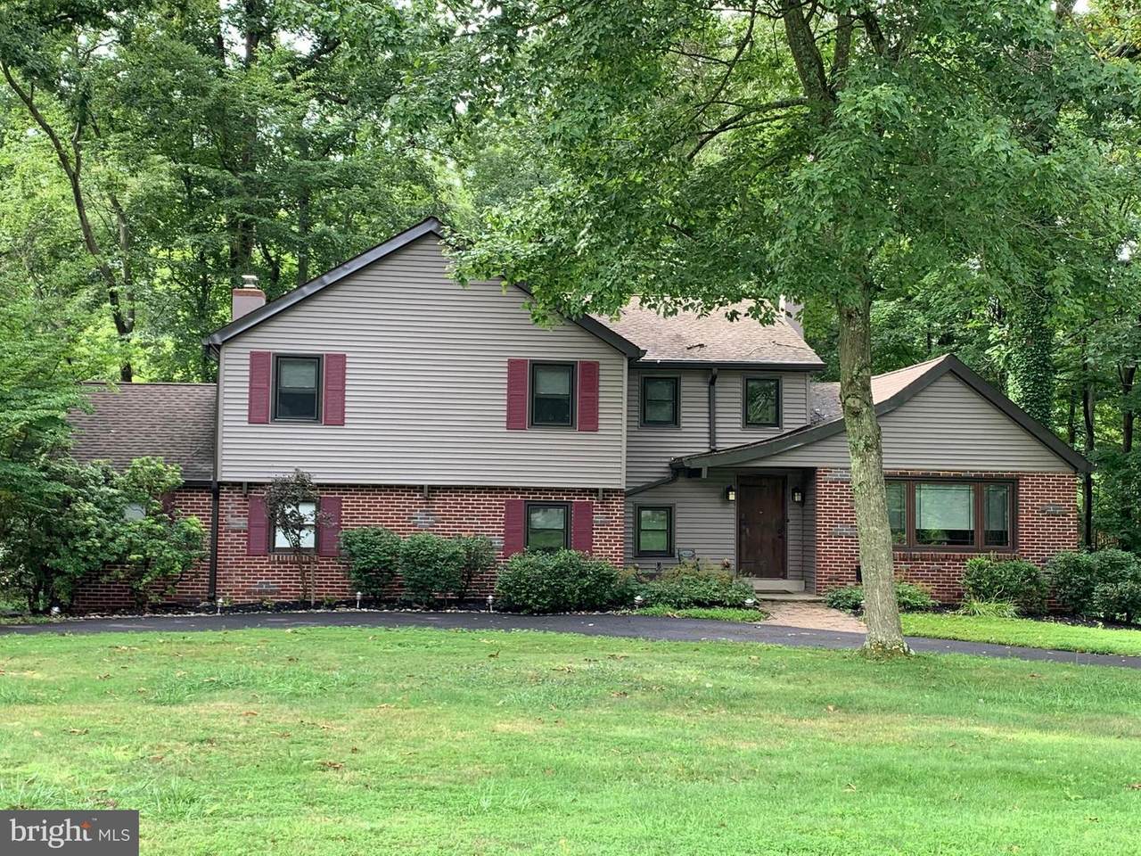 157 Glen Drive - Photo 1