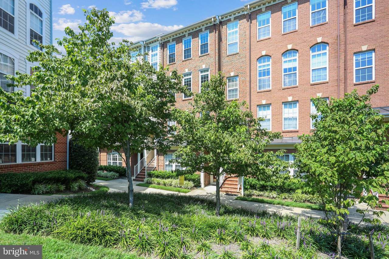 311 Cross Green Street - Photo 1
