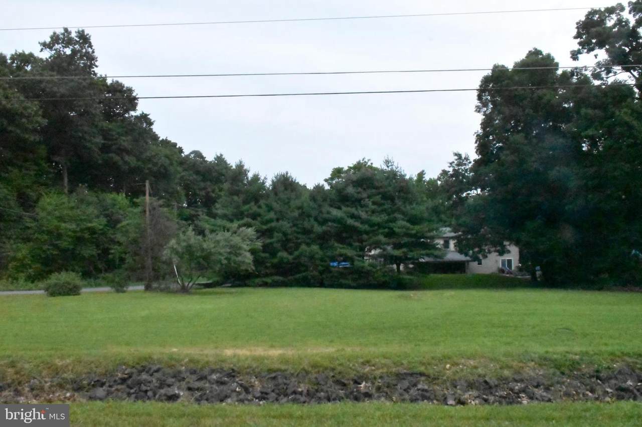 318 Comanche Drive - Photo 1