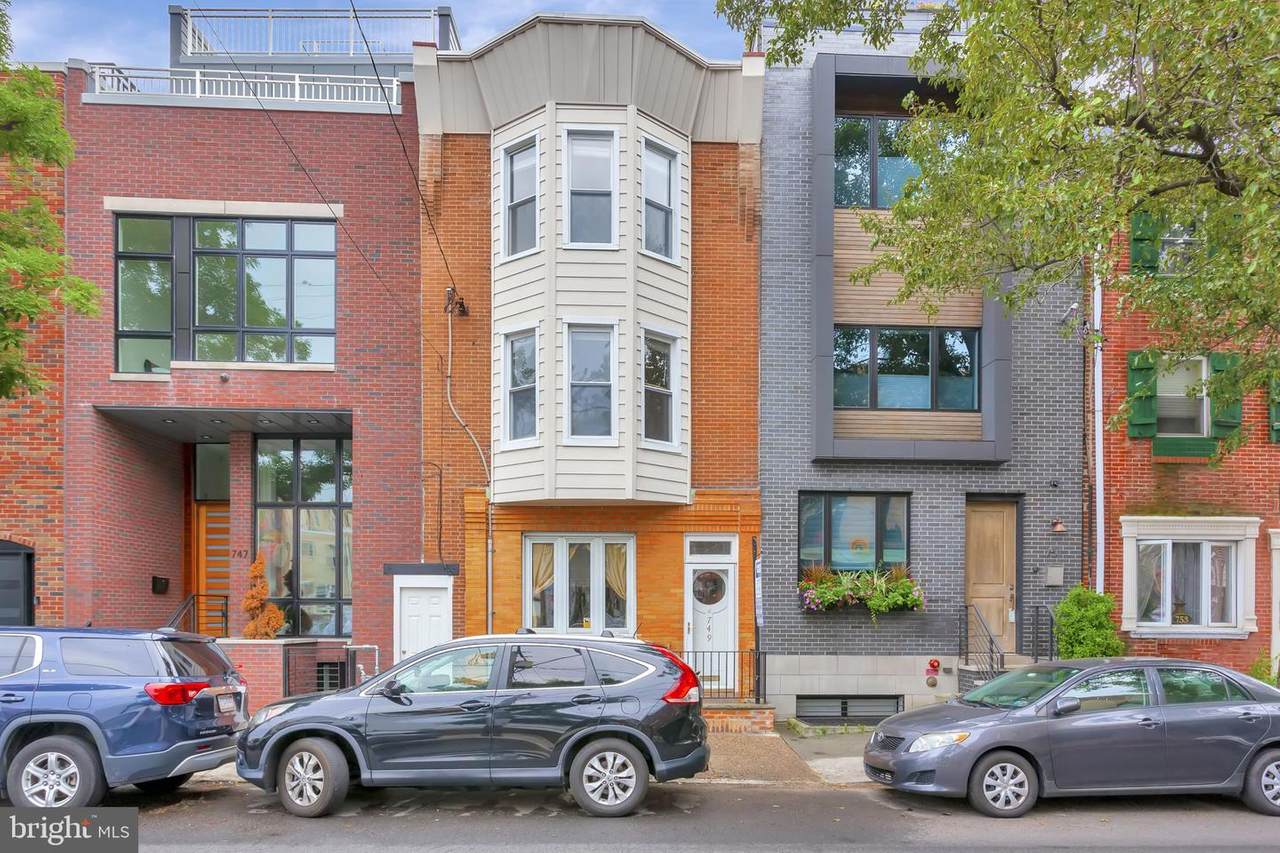 749 7TH Street - Photo 1