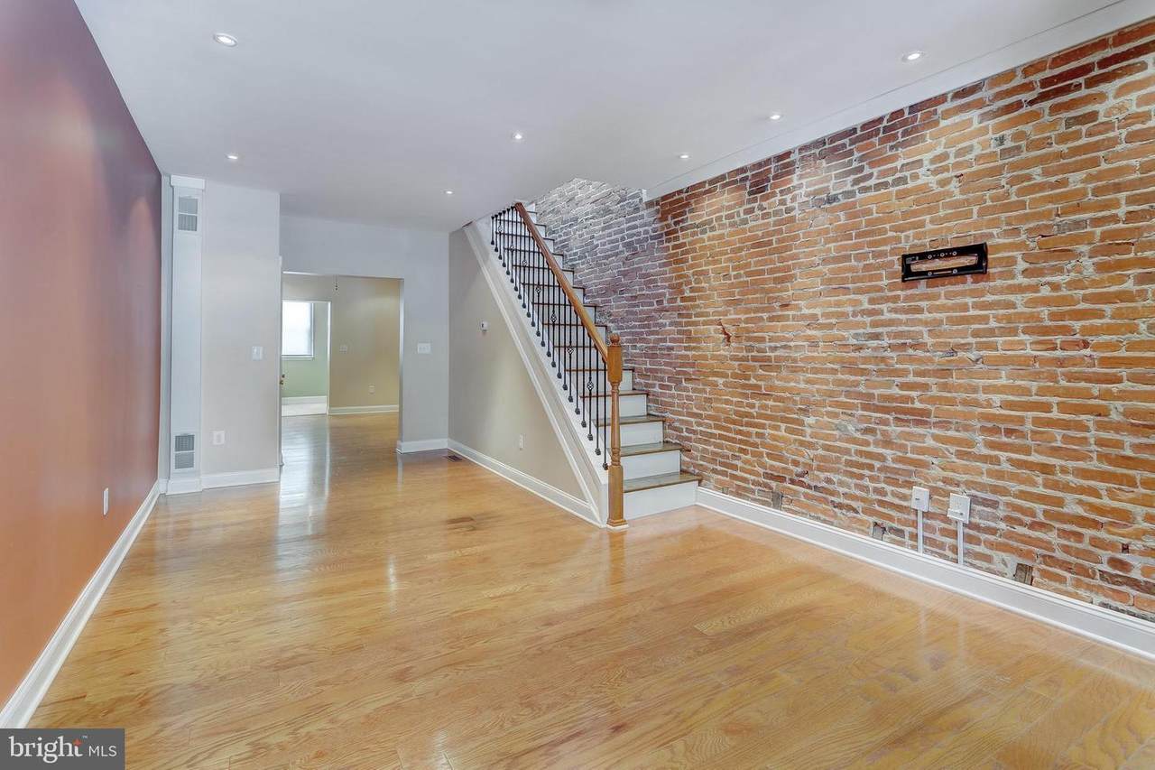 806 Clinton Street - Photo 1