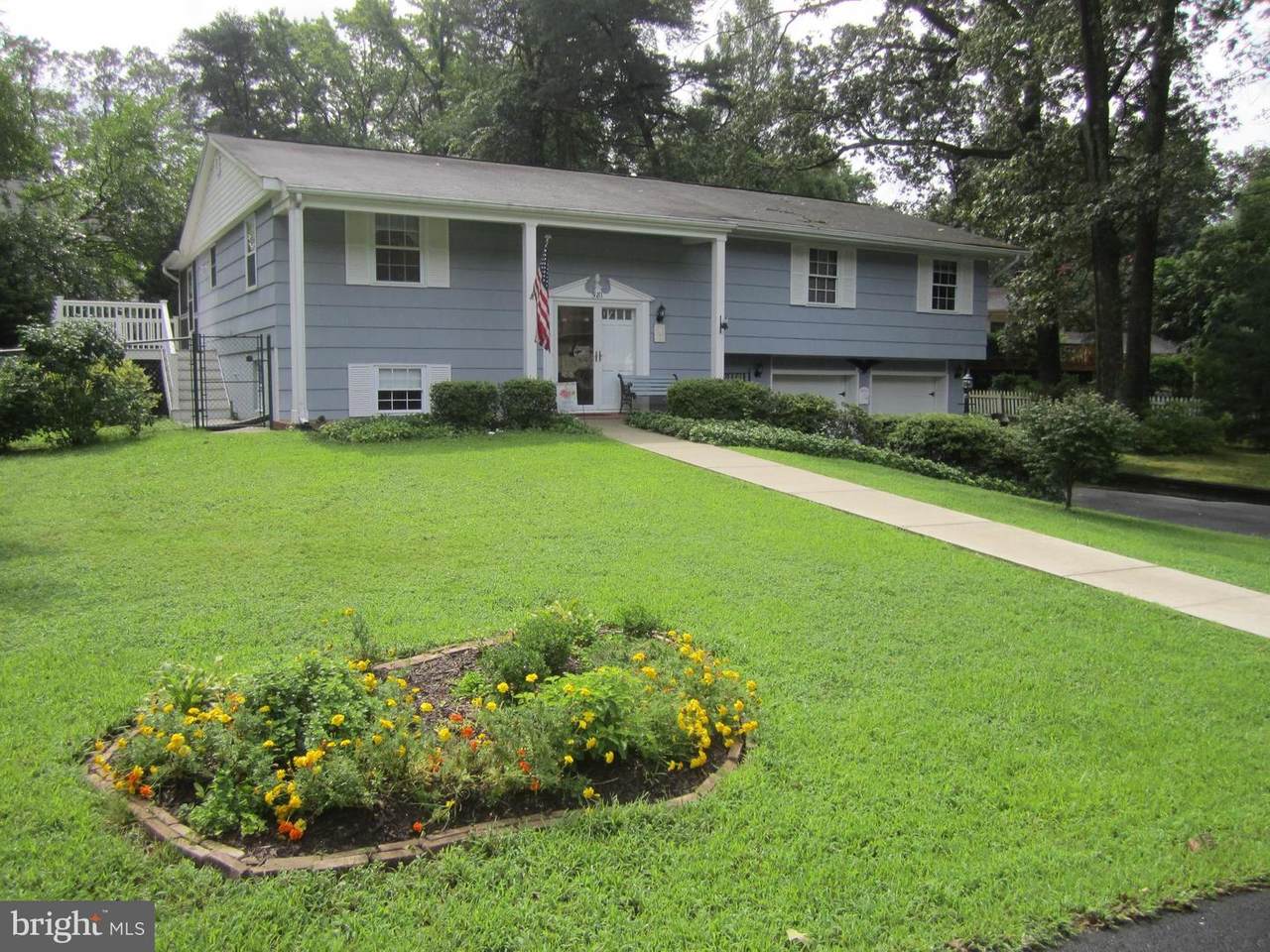 581 Richard Way - Photo 1