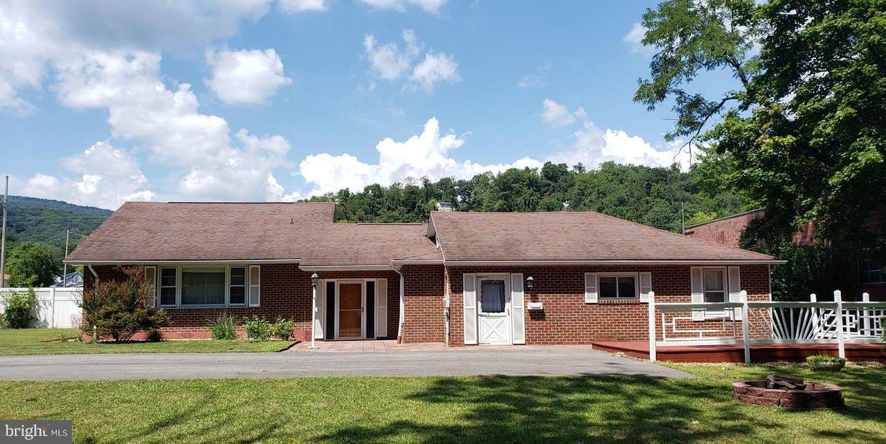 4 Woodlawn Avenue - Photo 1
