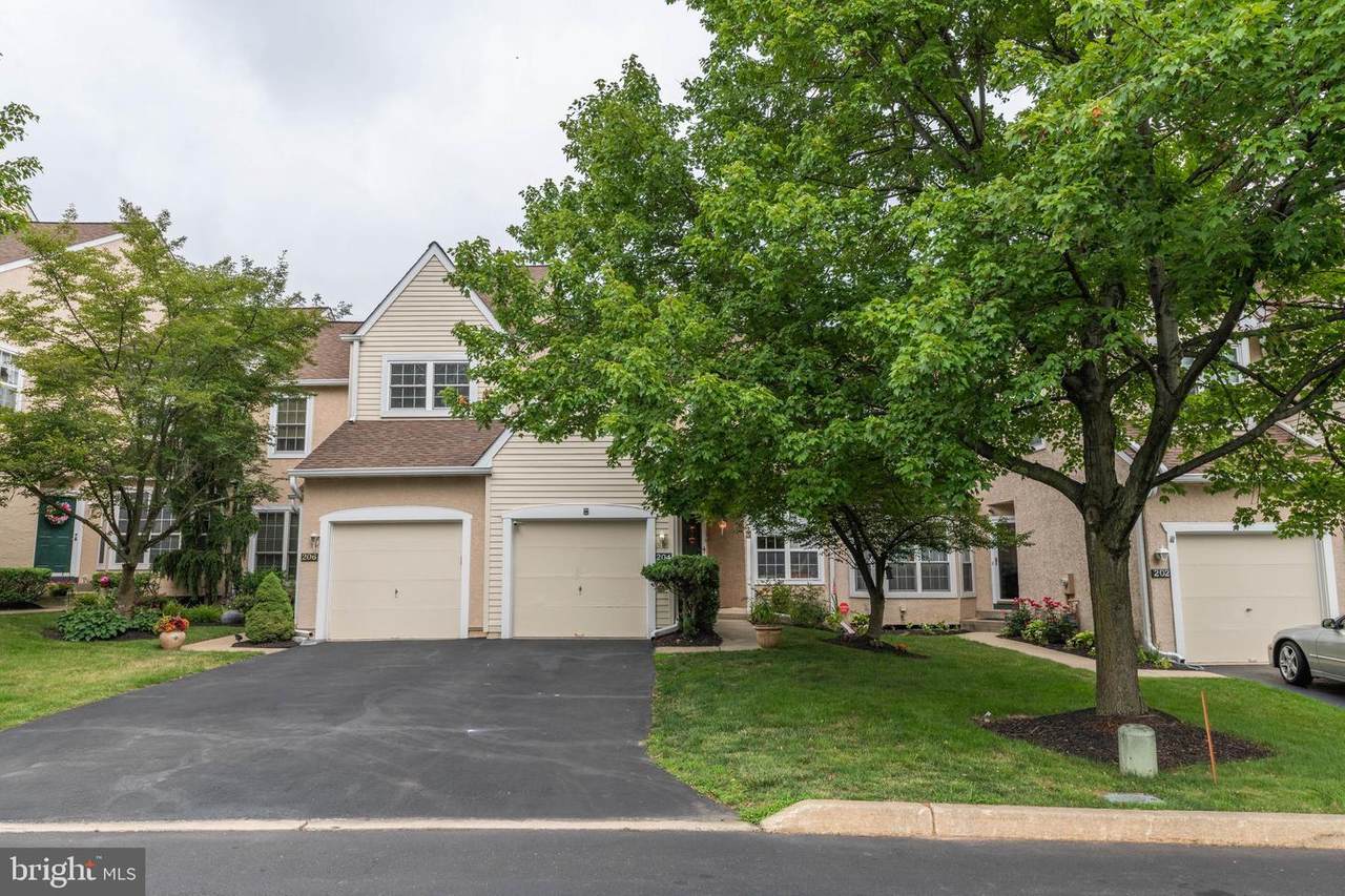 204 Country Club Drive - Photo 1