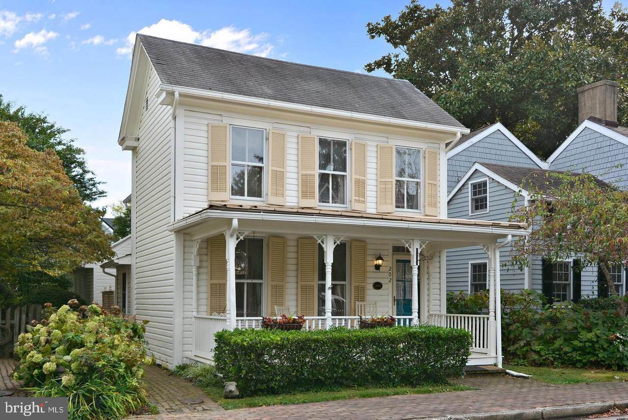 202 Chestnut Street - Photo 1