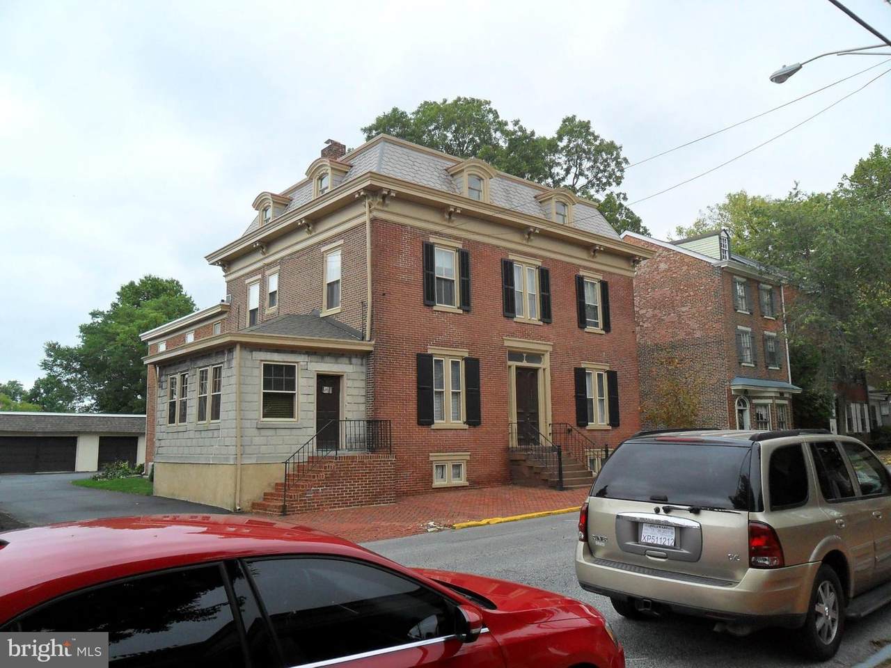423-27 Delaware Street - Photo 1