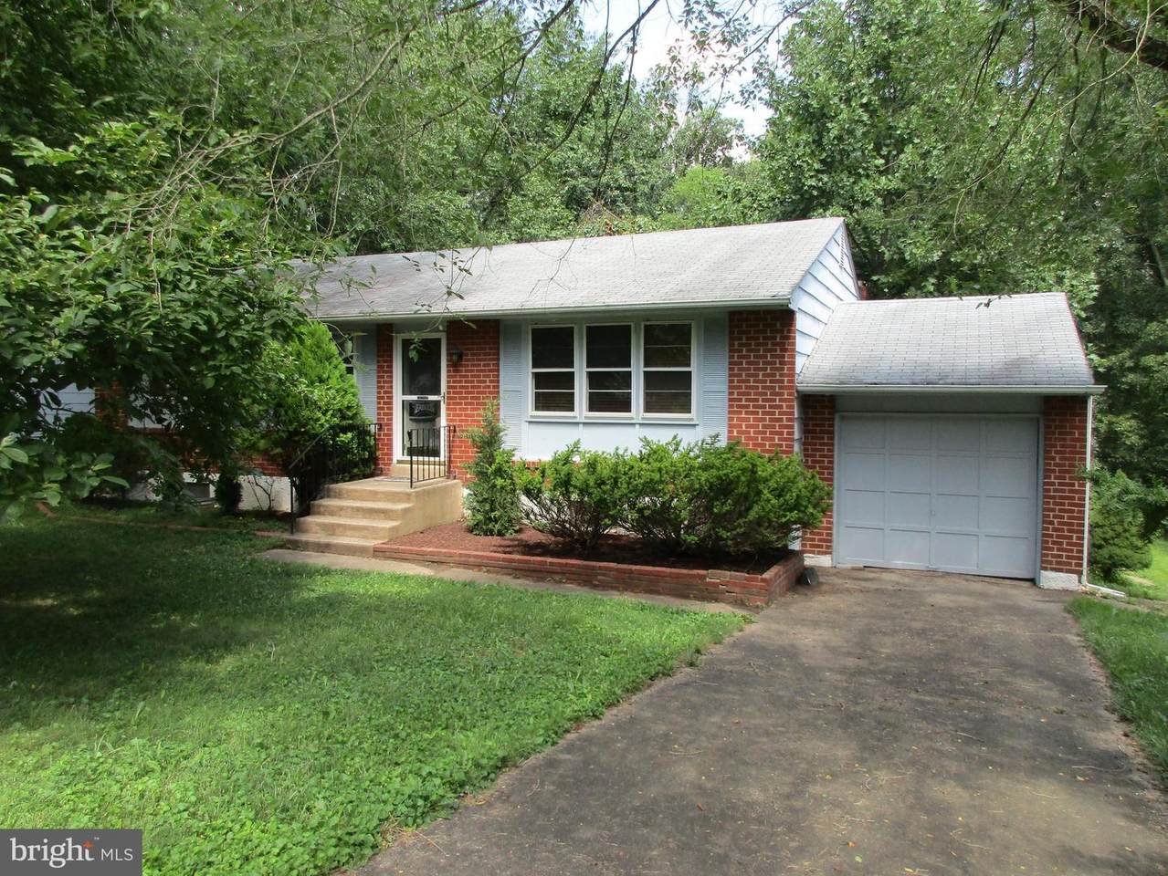 135 Woodshade Drive - Photo 1