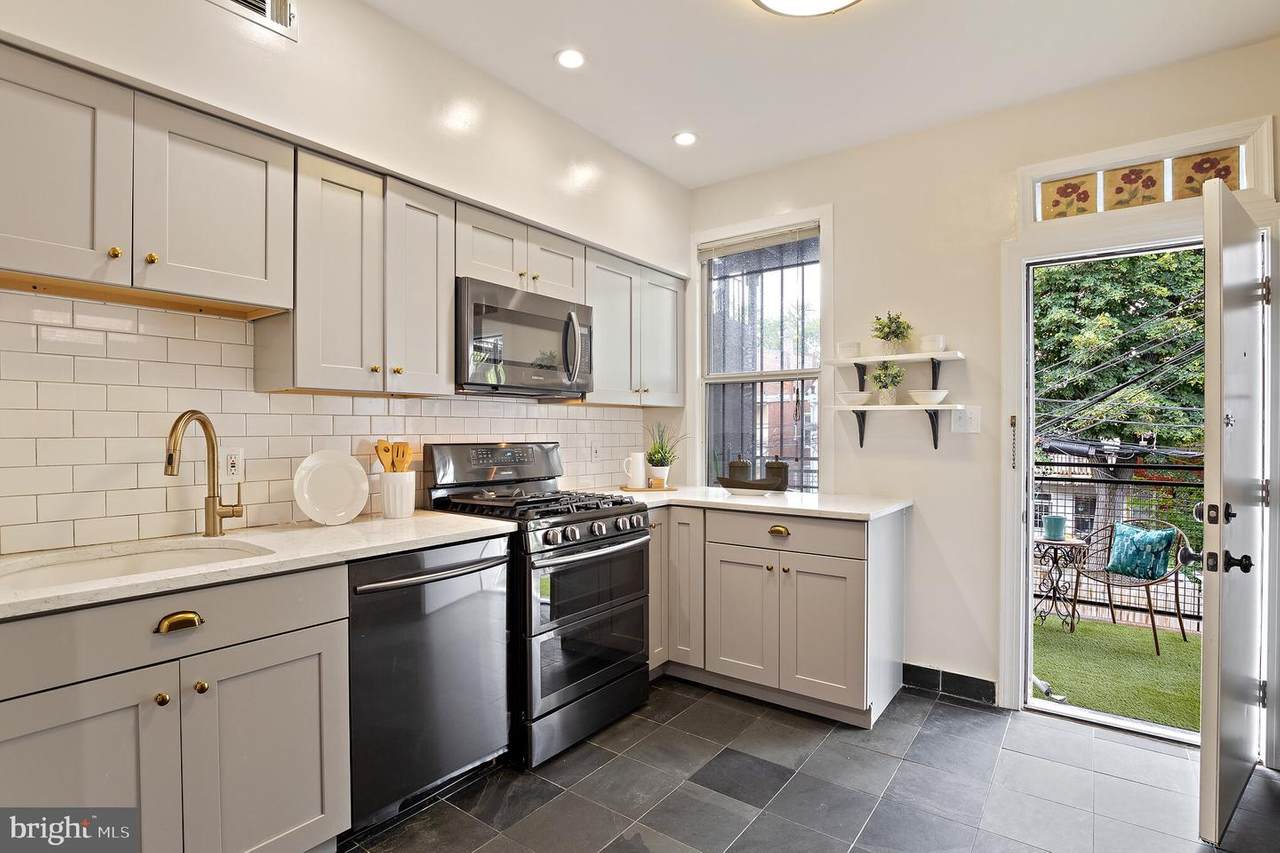 1527 Park Road - Photo 1