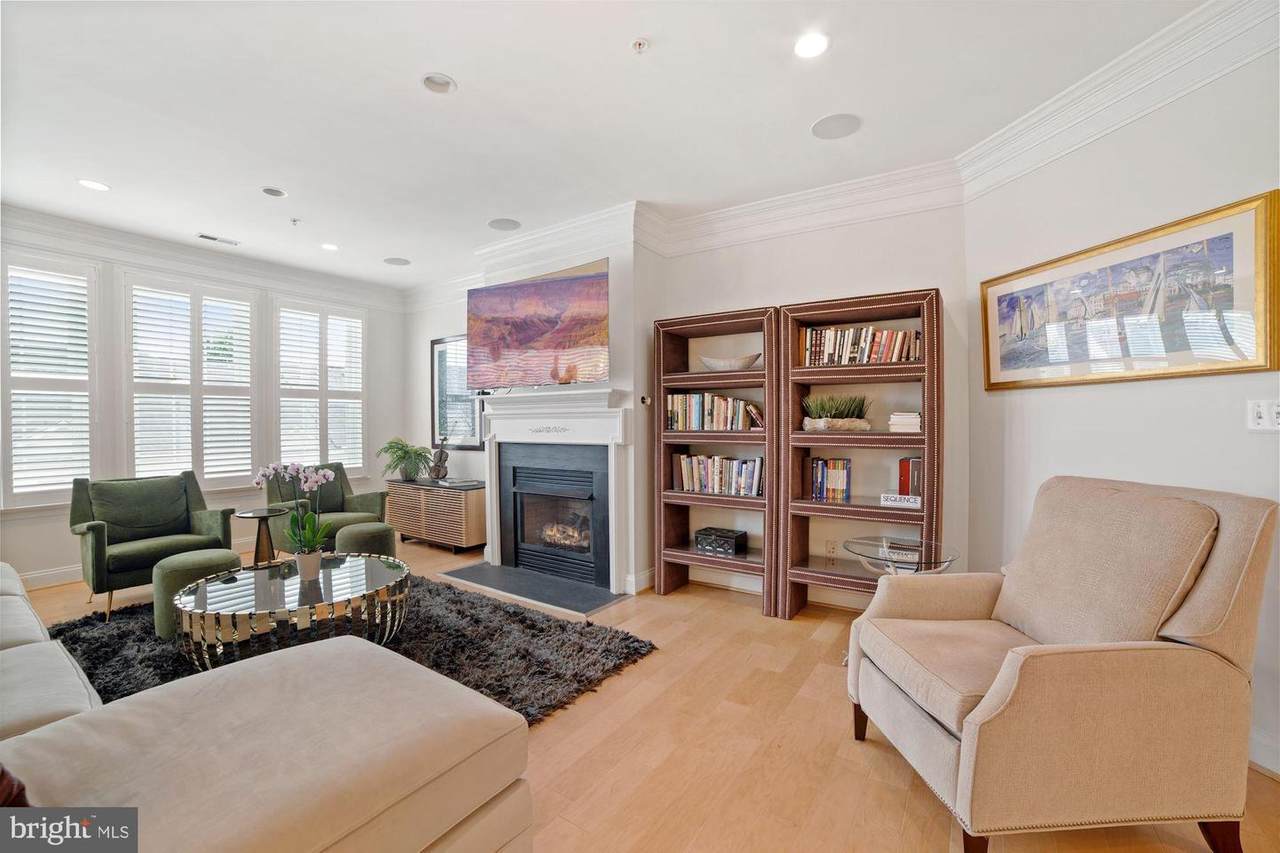 828 Slaters Lane - Photo 1