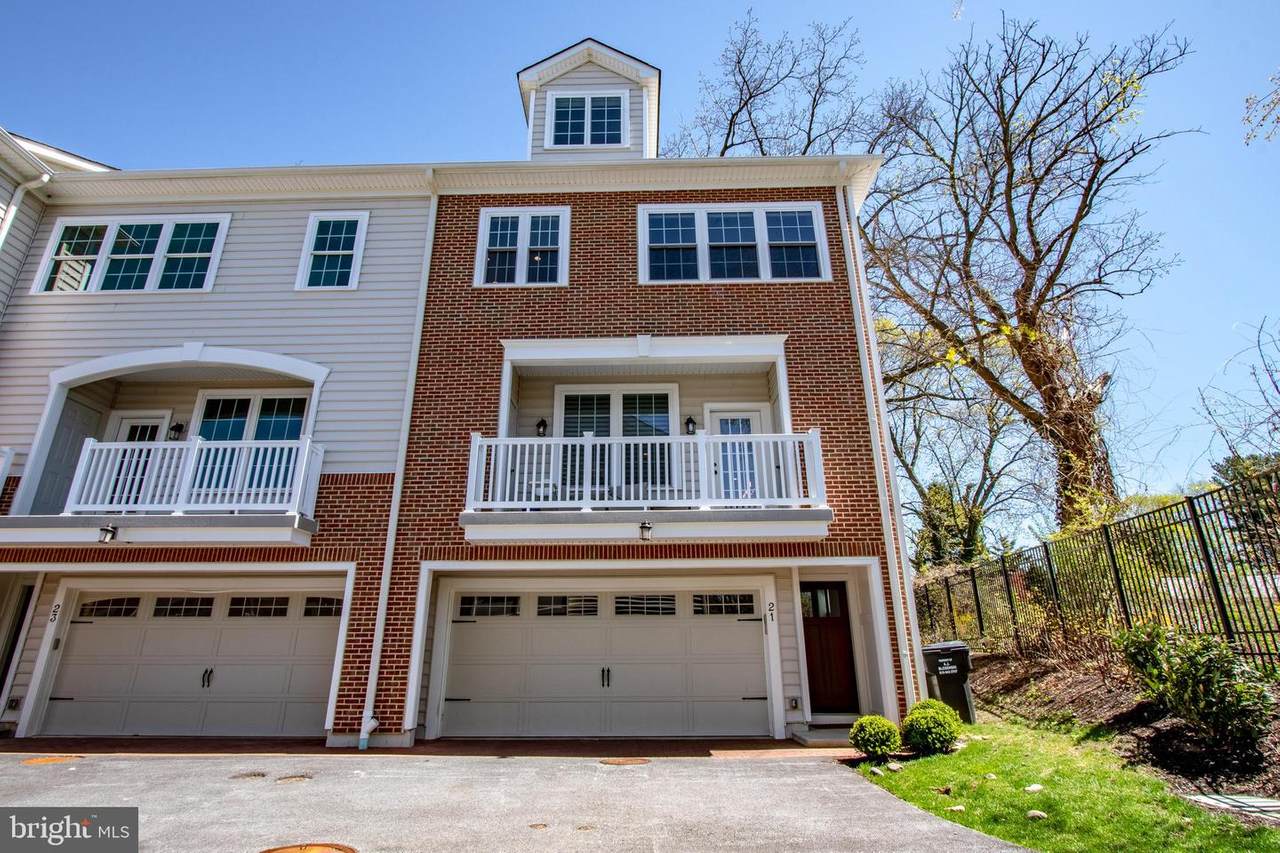 21 Village Square - Photo 1